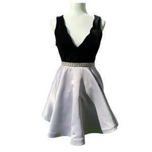 Blush Prom by Alexia‎ Dress Women’s sz. 2 Black Velvet Purple V-Neck Sleeveless